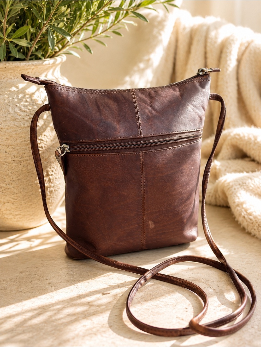 ILI New York Genuine Leather Brown Crossbody Bag Vintage Distressed Purse